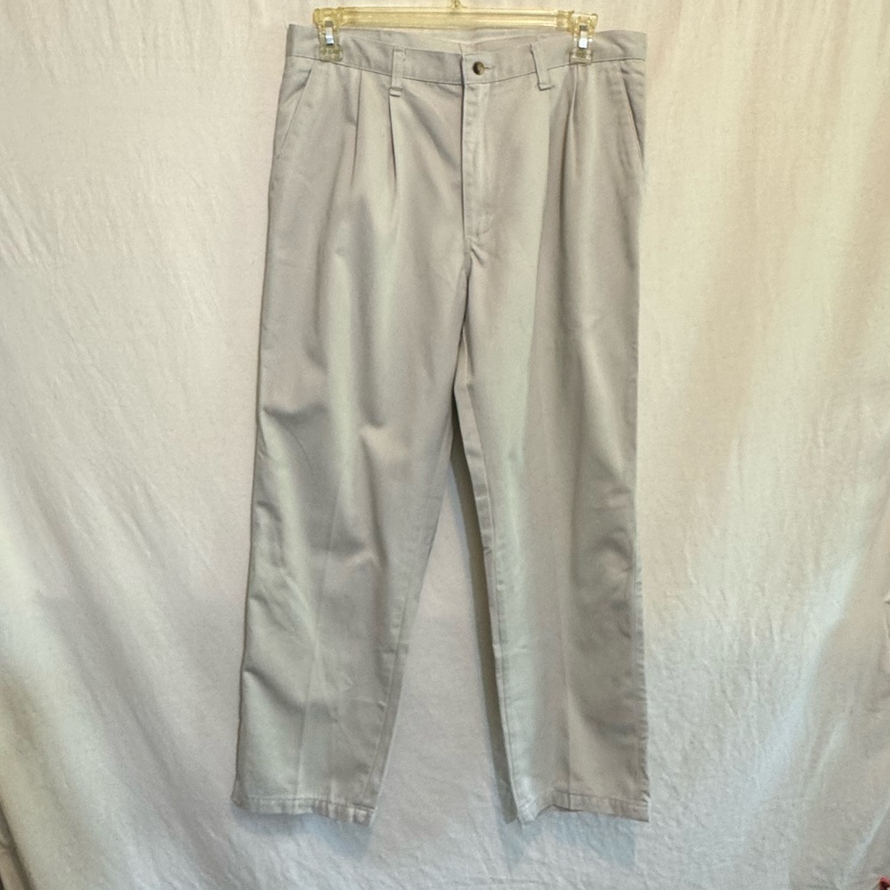 B-105 Men’s Timber Creek by Wrangler Cream Pleated Front Khaki Pants Size 36x30